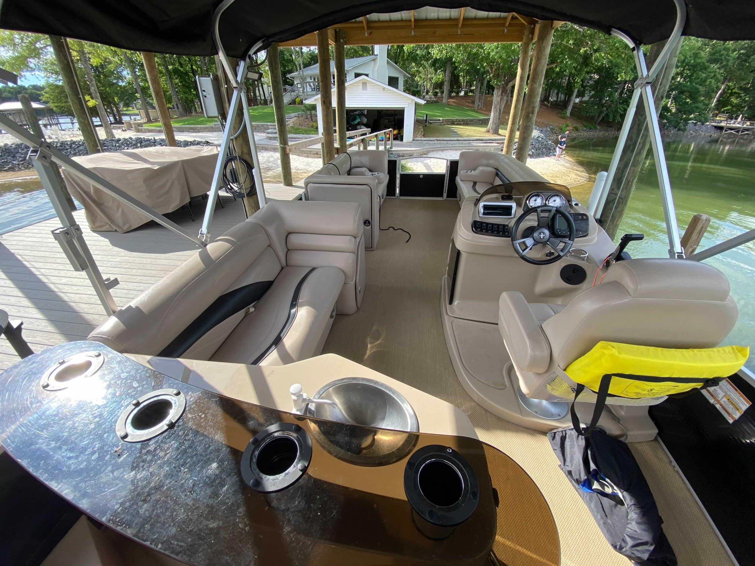 Luxury Tritoon Boat With Bar 150 HP